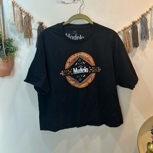 Modelo fiesta oversized crop top